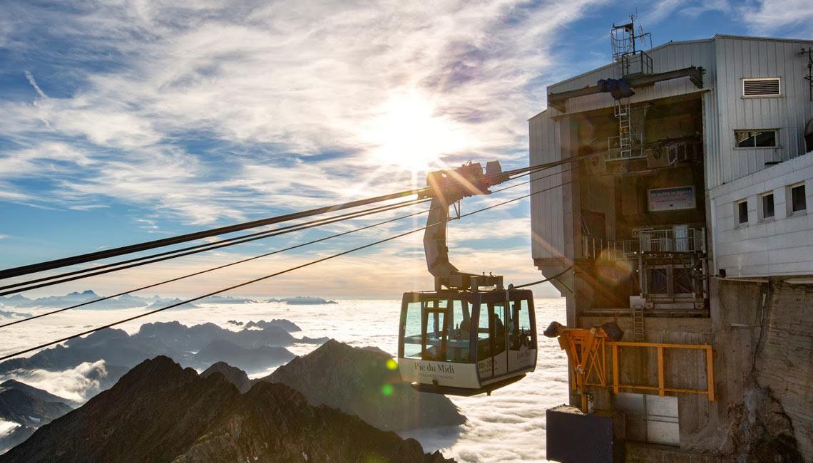 Arrivée à l'observatoire du Pic du Midi Hautes Pyrénées