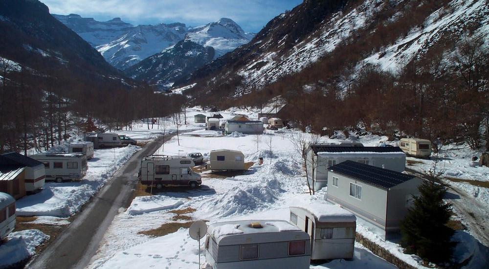 emplacements de camping été ou caravaneige hiver