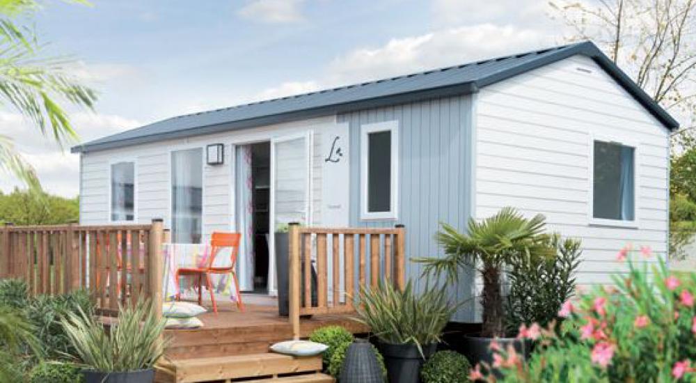 Two-tone cladding mobile home for a colourful atmosphere